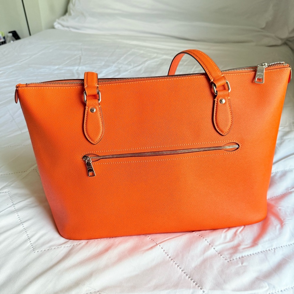 Coach GALLERY Cross-grain Leather Tote in Orange Saffiano Leather - Picture 3 of 10